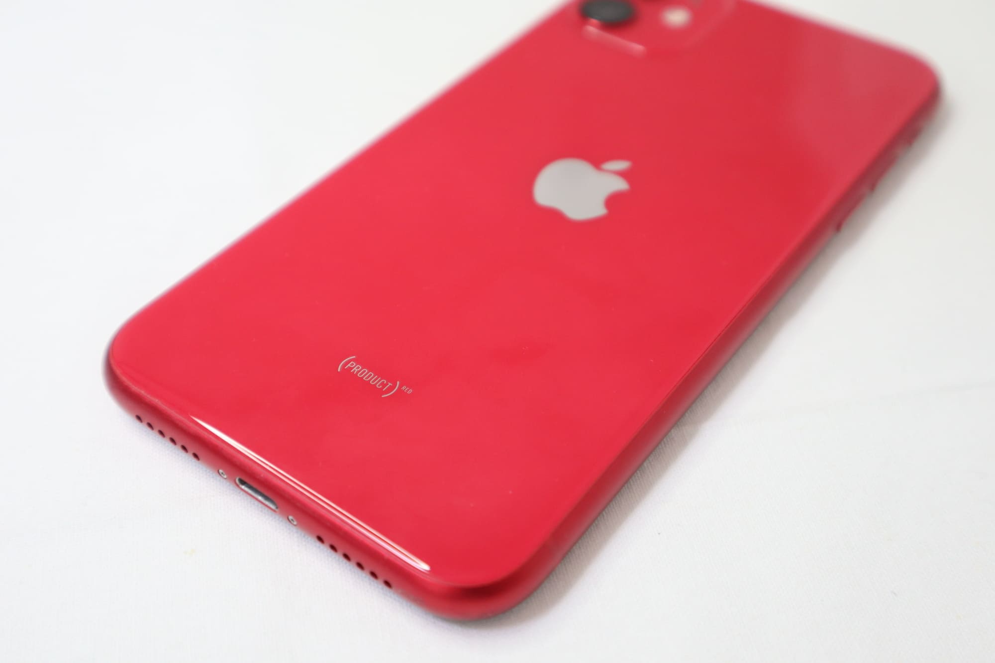 iPhone11REDのロゴ