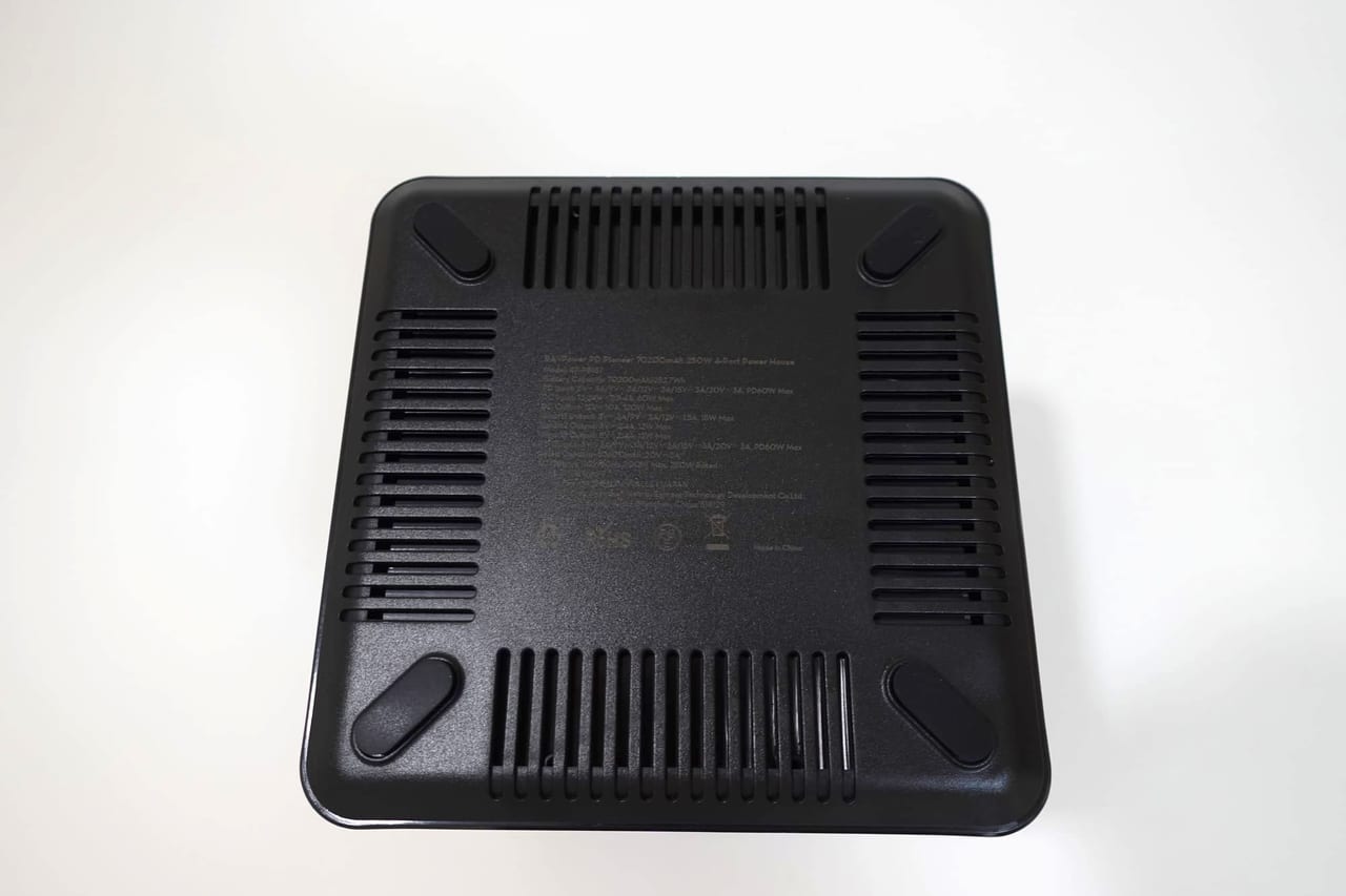 RAVPower 「RP-PB187」の底面部