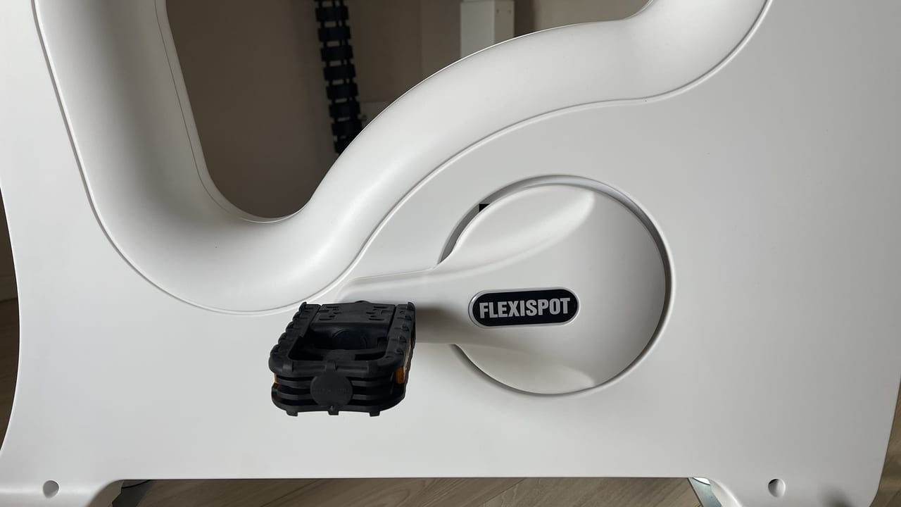 FLEXISPOT デスクバイクV9 レビュー｜運動しながらデスク作業ができるフィットネスバイク